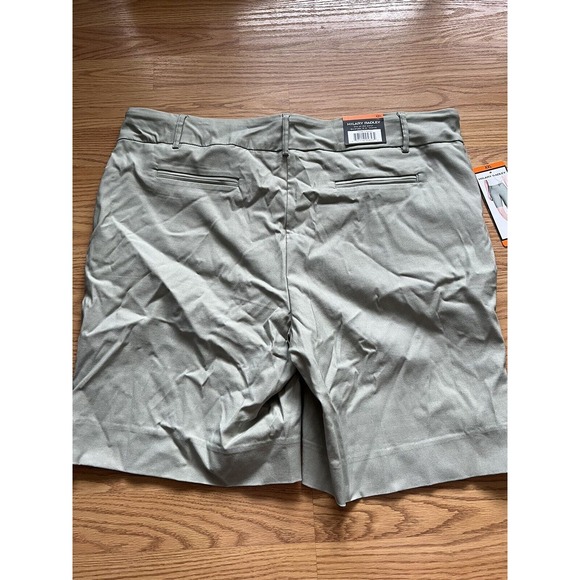 Hilary Radley Ladies Pull-On Sage Bermuda Shorts XXL NWT - Picture 2 of 2